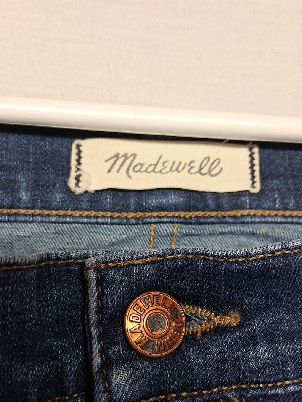 Madewell High-Rise Slim Crop Jeans in Dark Blue Wash - Picture 2 of 6